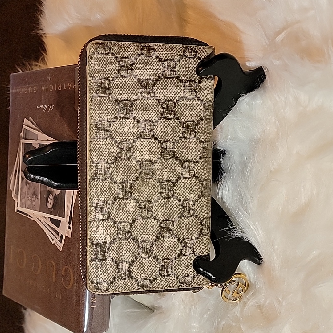 Gucci Gg Supreme Zip Around Long Wallet Authentic